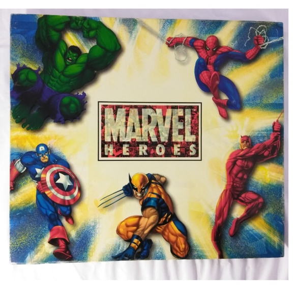 EK Success MARVEL HEROES 8x8 Scrapbook Album! - Picture 1 of 3